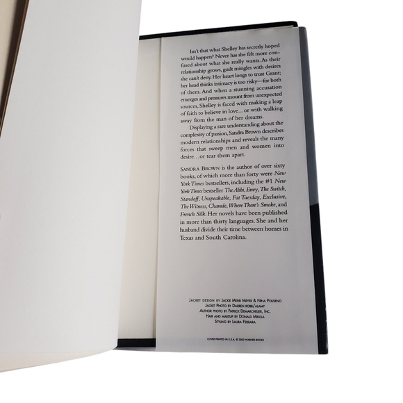 Sandra Brown Book Bundle A Kiss Remembered / Seduction by Design - Picture 6 of 14